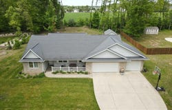 32718 Robin Road, Paw Paw, MI 49079