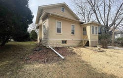 909 S Main Street, Fairfield, IA 52556