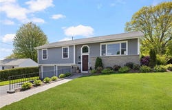 26 Leawood Drive, Cranston, RI 02920
