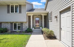1282 FIELDVIEW Drive, MENASHA, WI 54952