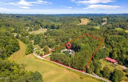 686 Thomas Rd, Sevierville, TN 37876