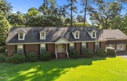 1909 Pawnee Drive, Kinston, NC 28504