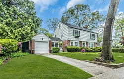 257 Hewlett Avenue, Merrick, NY 11566