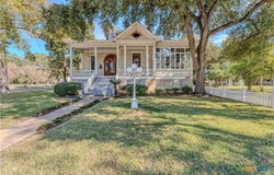 524 Saint Peter Street, Gonzales, TX 78629