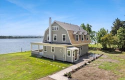 1366 Gardners Neck Rd, Swansea, MA 02777