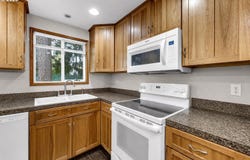 4117 NE 8TH St, Gresham, OR 97030