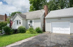 526 Grand Ave, Hackettstown Town, NJ 07840-1129