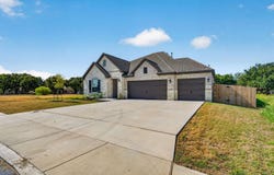 221 JANICE AVE, Castroville, TX 78009