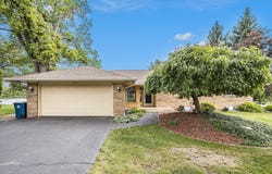 301 Lakeshore Drive, Battle Creek, MI 49015