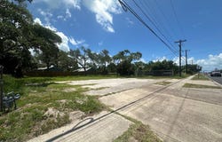 1502 N Hwy 35, ROCKPORT, TX 78382