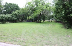 1006 Johnson St, Lockhart, TX 78644