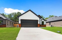 205 W Elm Street, Whitewright, TX 75491