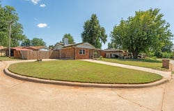 806 S Meadow Lane, Mustang, OK 73064