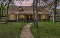 3702 Lynnwood Drive, Arlington, TX 76013