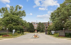 16 E Old Willow Road, Prospect Heights, IL 60070