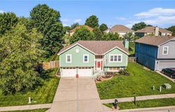 212 Hampton Drive, Smithville, MO 64089