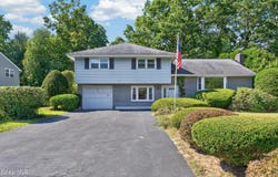 618 Via Ponderosa, Schenectady, NY 12303