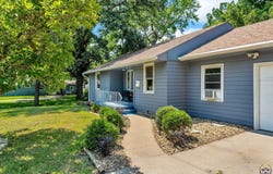 2033 SW James ST, Topeka, KS 66604