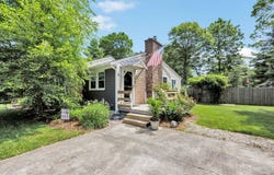 30 Guildford Road, Centerville, MA 02632