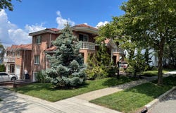 10-16 157th St, Whitestone, NY 11357