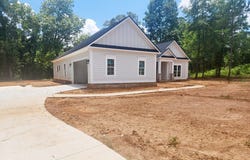 232 Tupelo Dr., Leesburg, GA 31763