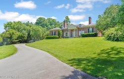 1802 Park Boundary Rd, Louisville, KY 40205