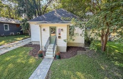 913 W Tremont Street, Champaign, IL 61821