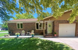 3228 Nutmeg Ln, Hutchinson, KS 67502