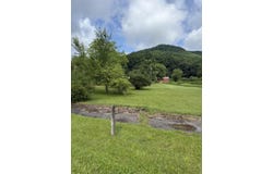4th St, Rainelle, WV 25962