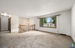 3104 S Hawthorne Ave, Sioux Falls, SD 57105