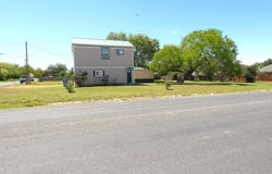 911 E Steiner Street, Beeville, TX 78102