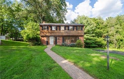 2907 Autumnwood Dr, Shaler, PA 15116