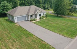 10 Silver Fox Ln, East Longmeadow, MA 01028