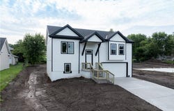 523 Hawthorne Street, Smithville, MO 64089