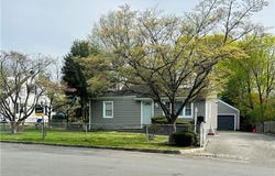 14 West 16th Street, Huntington Station, NY 11746