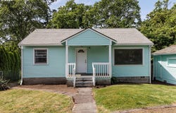 215 S 8TH St, StHelens, OR 97051