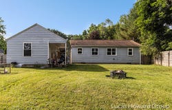 2411 Oakcreek Avenue, Kalamazoo, MI 49004