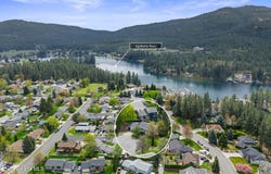 1500 E Brook Dr, Post Falls, ID 83854