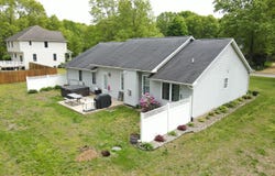 32718 Robin Road, Paw Paw, MI 49079