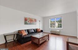 211 E GLEBE RD #C, ALEXANDRIA, VA 22305