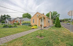 1752 Van Cortland Street, Schenectady, NY 12303