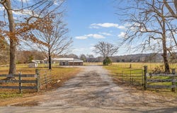 1095 White Oak Rd, STEWART, TN 37175