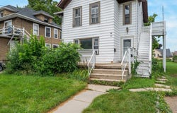24 W 10TH Avenue, OSHKOSH, WI 54902