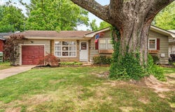215 W Kingsbury Street, Springfield, MO 65807