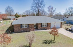 421 N Barker Avenue, Bolivar, MO 65613