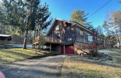 57 Lake Shore Dr, Troy, NY 12180