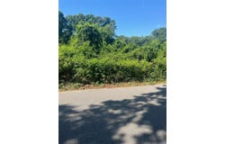 22 Holly Lane, Shirley, NY 11967