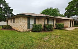 526 Dennis Dr, Round Rock, TX 78664