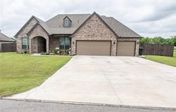 190 N Castle Street, Skiatook, OK 74070