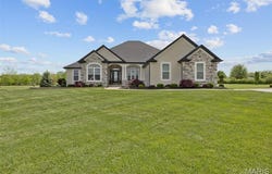 2 Mahogany Run, Farmington, MO 63640